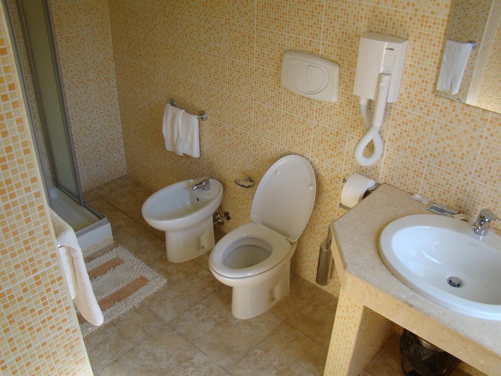 Hotel Ristorante111 Вилапиана Стая снимка