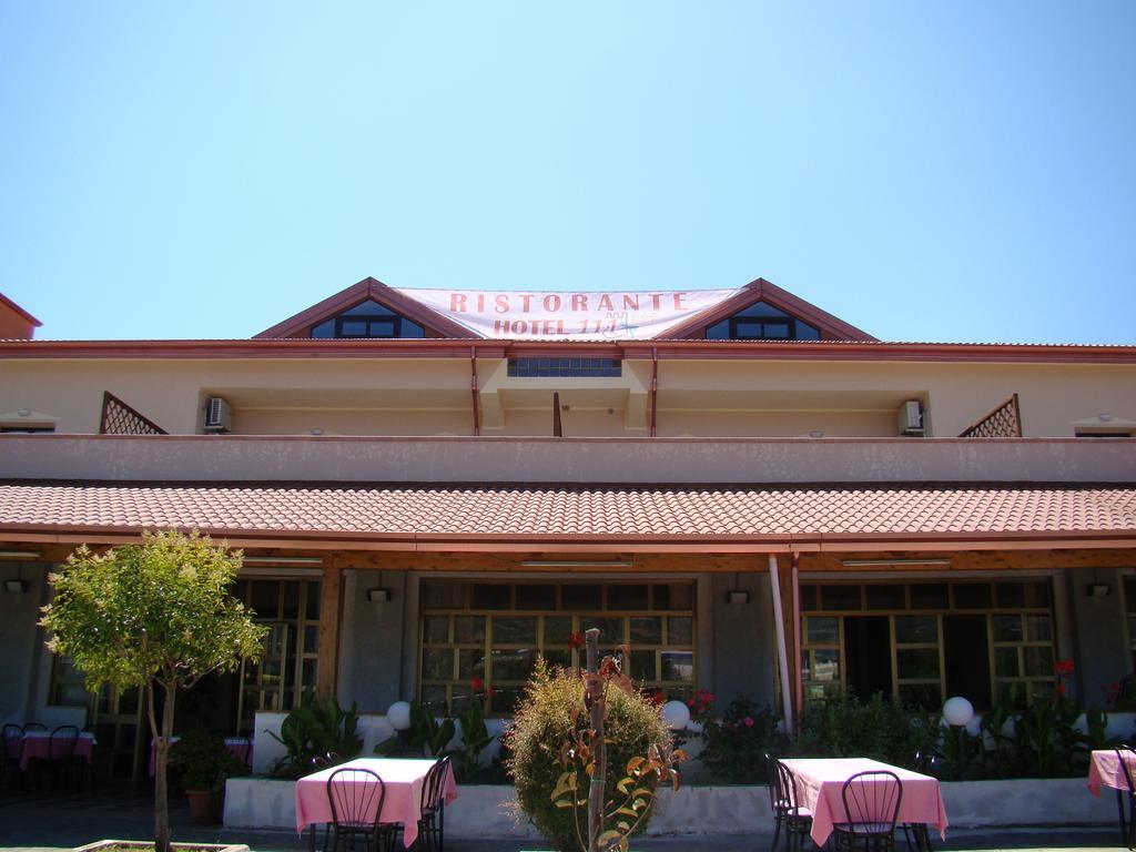 Hotel Ristorante111 Вилапиана Екстериор снимка