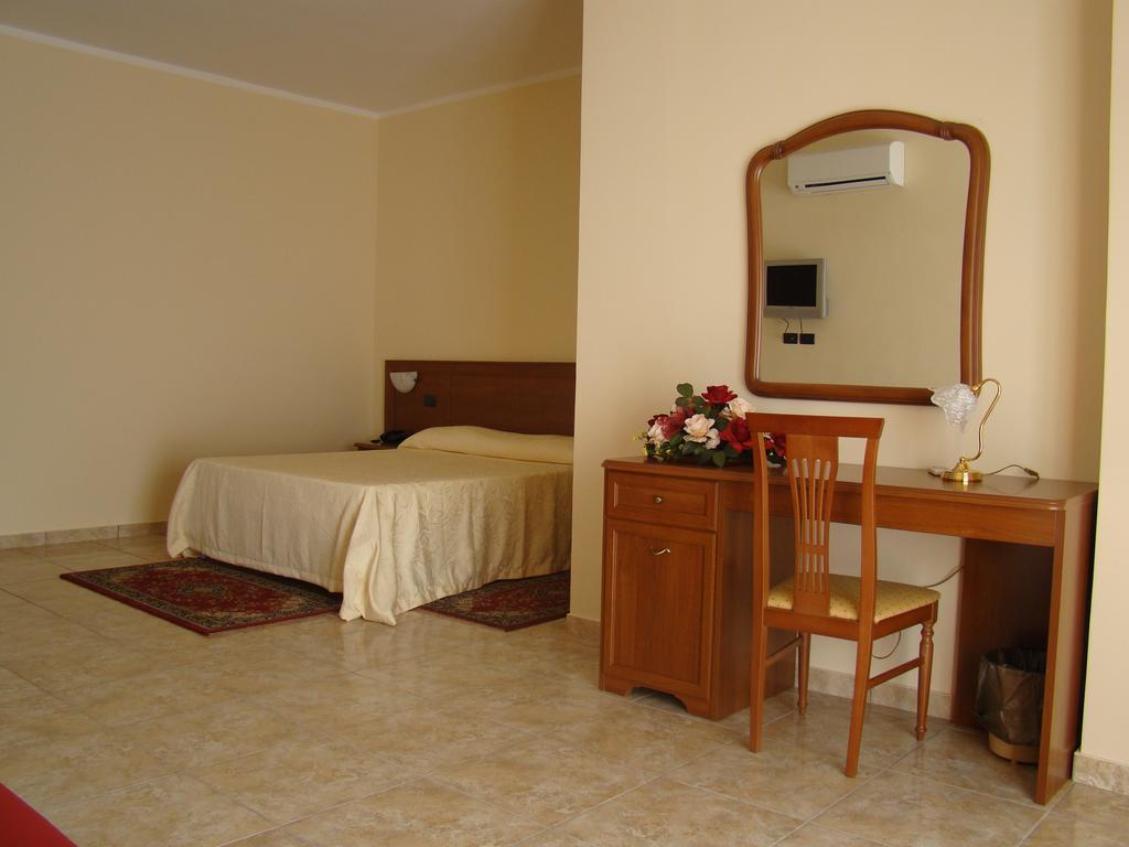 Hotel Ristorante111 Вилапиана Стая снимка