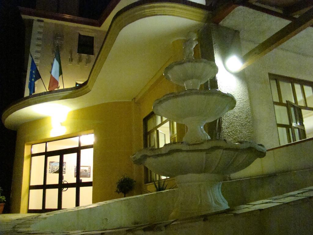Hotel Ristorante111 Вилапиана Екстериор снимка